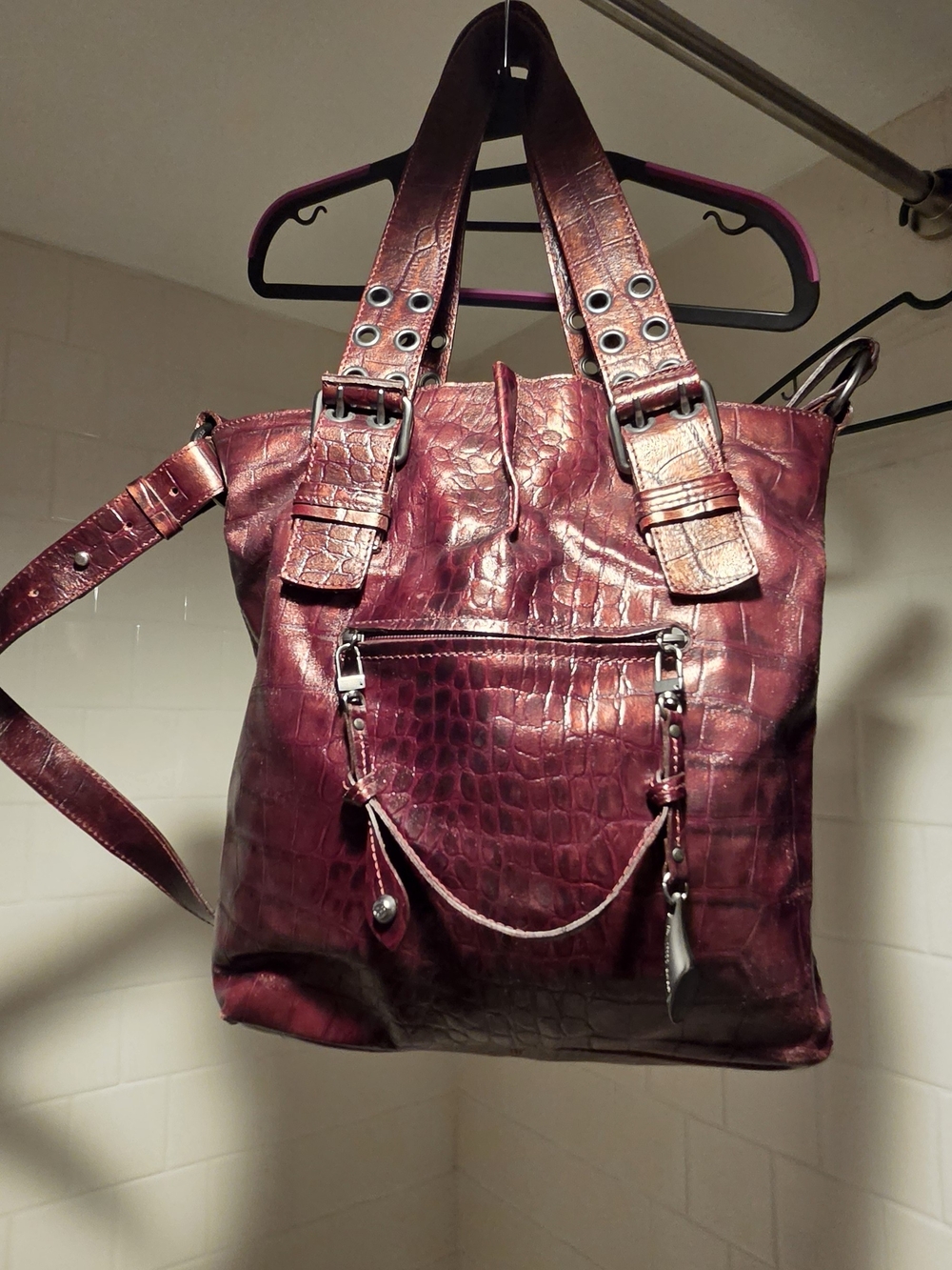 Fransesco Biasia Leather Croc-Embossed Tote Bag in Burgundy